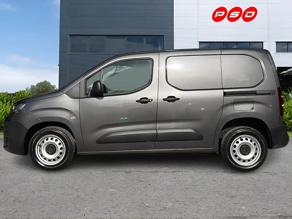 Used 2024 Citroen Berlingo Enterprise Edition M Platinum Grey - Interior and Exterior details 4