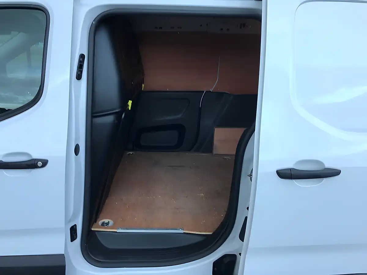 Used 2024 Citroen Berlingo Enterprise Edition M White - Interior and Exterior details 11