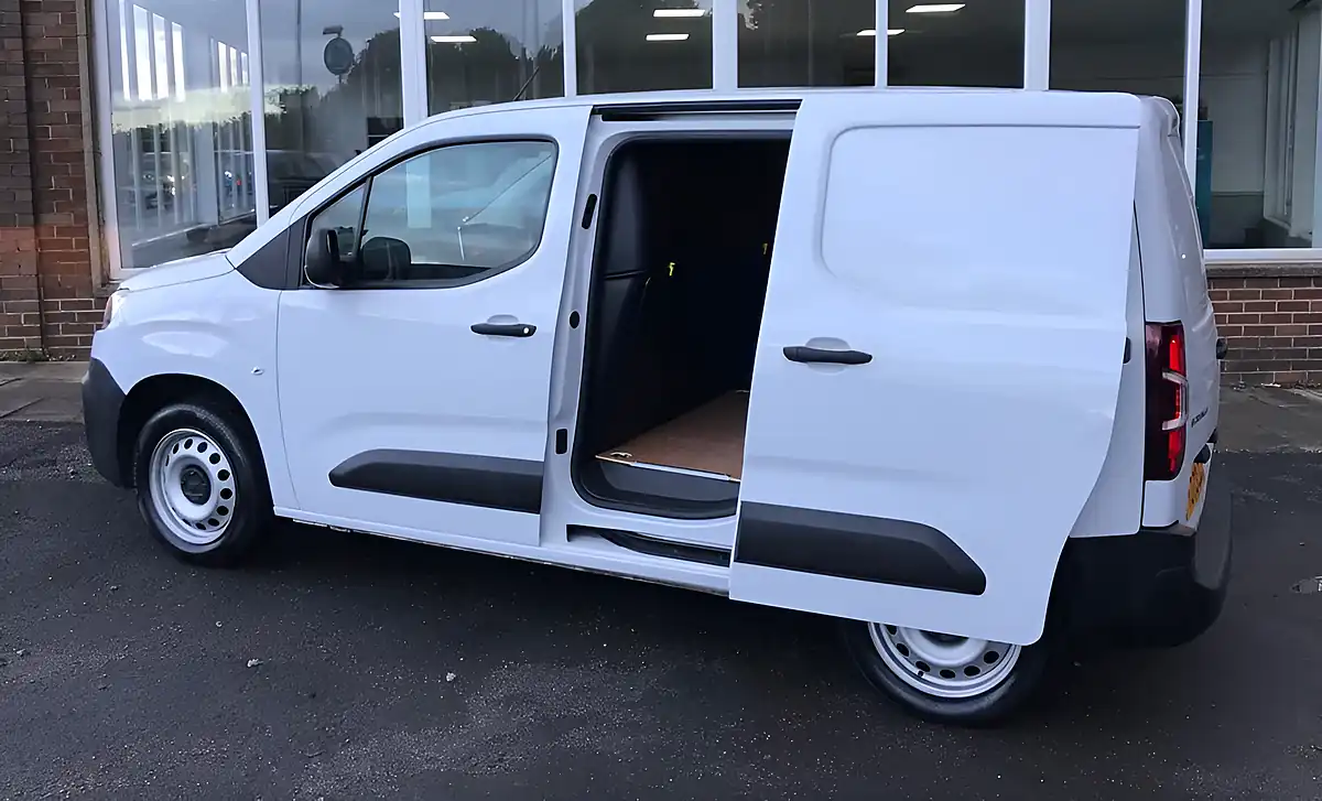Used 2024 Citroen Berlingo Enterprise Edition M White - Interior and Exterior details 12
