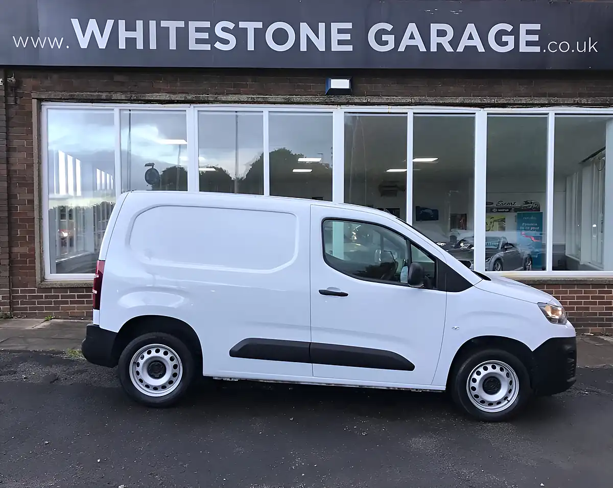 Used 2024 Citroen Berlingo Enterprise Edition M White - Interior and Exterior details 4