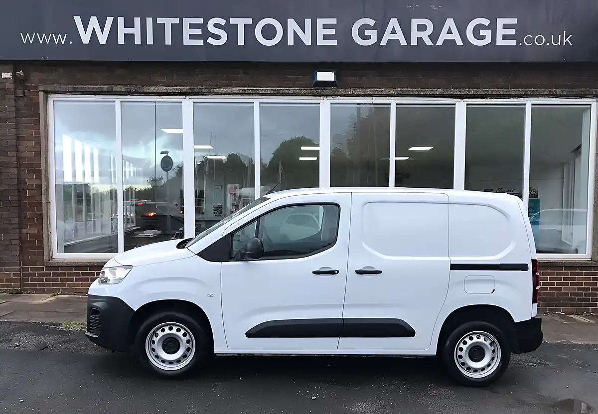 Used 2024 Citroen Berlingo Enterprise Edition M White - Interior and Exterior details 5
