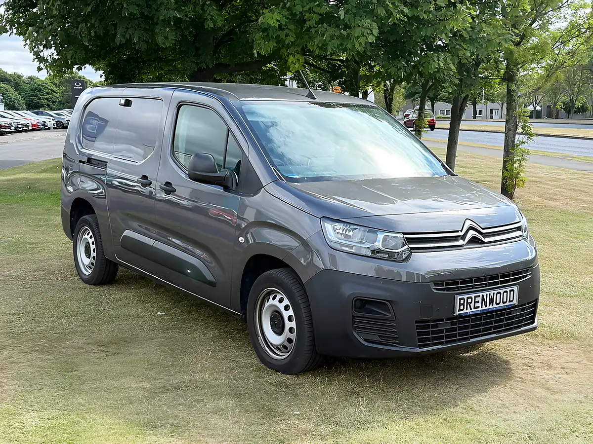 Used 2024 Citroen Berlingo Enterprise Edition Xl Grey - Front View