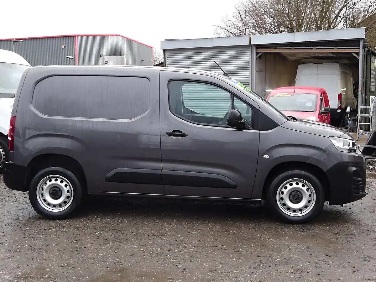 Used 2024 Citroen Berlingo Enterprise L1 1000 Edition M Grey - Interior and Exterior details 17