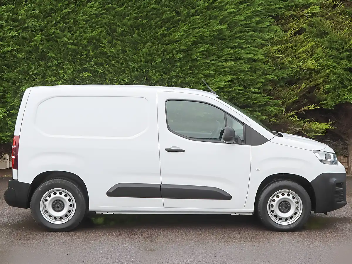 Used 2024 Citroen Berlingo Enterprise M White - Interior and Exterior details 4