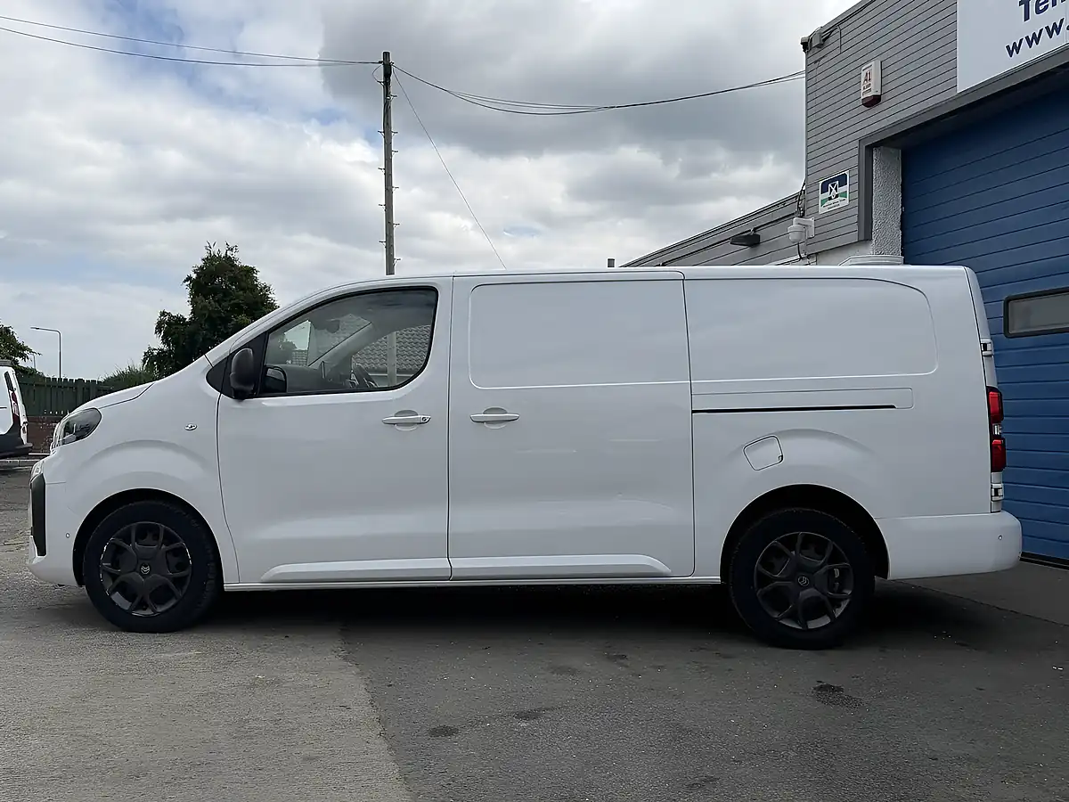 Used 2024 Citroen Dispatch Driver Xl Icy White - Interior and Exterior details 5