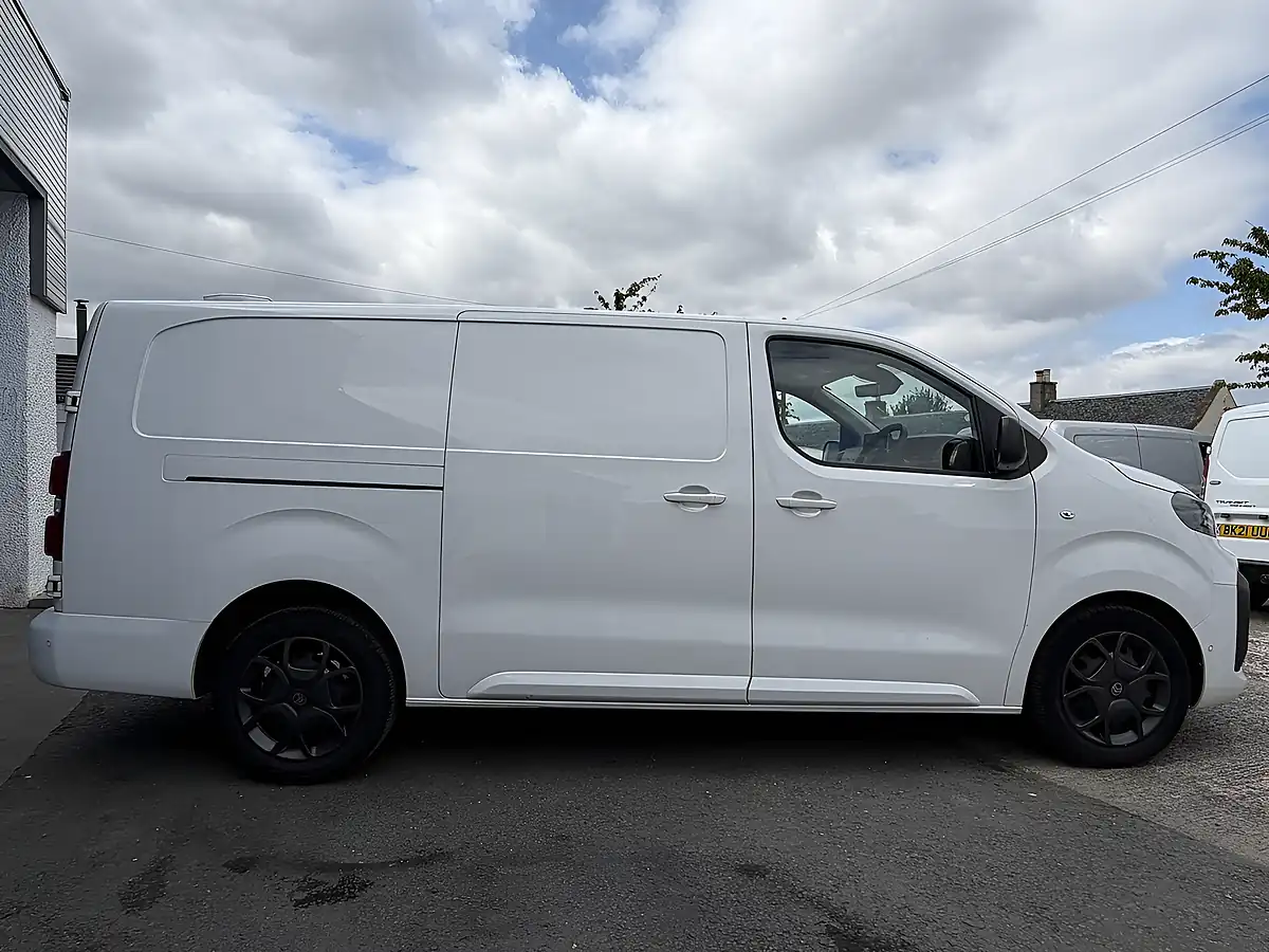 Used 2024 Citroen Dispatch Driver Xl Icy White - Interior and Exterior details 9