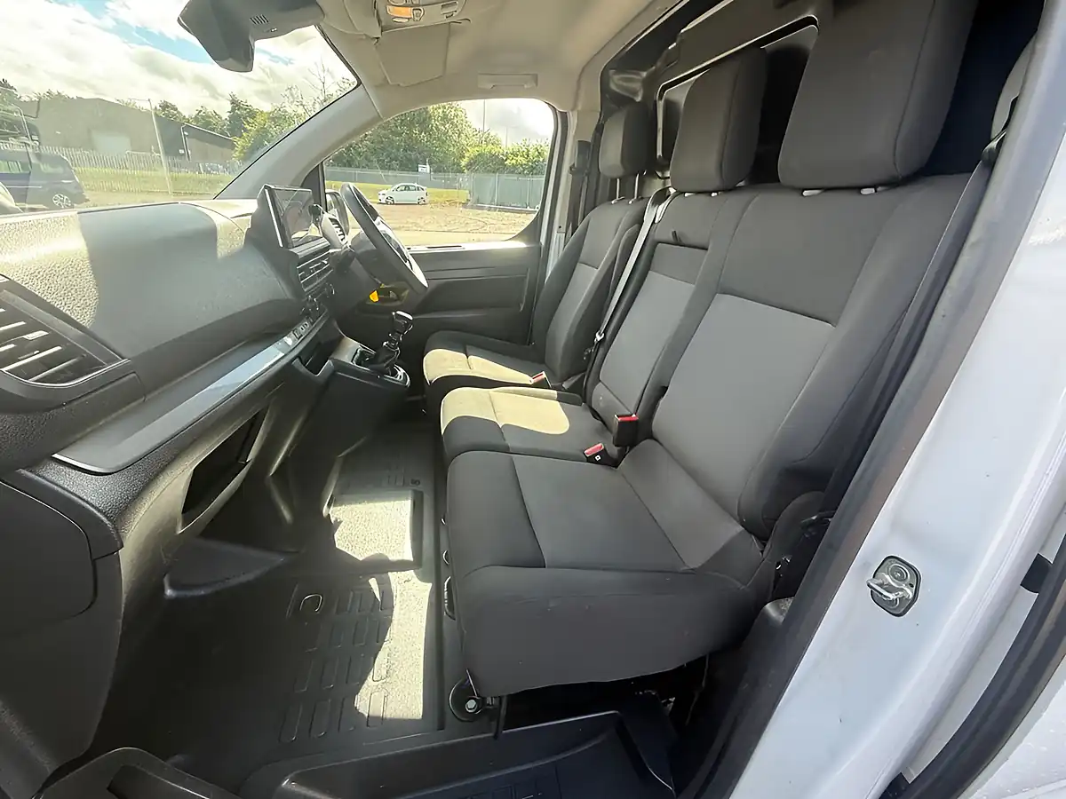 Used 2024 Citroen Dispatch Driver Xl White - Interior and Exterior details 13