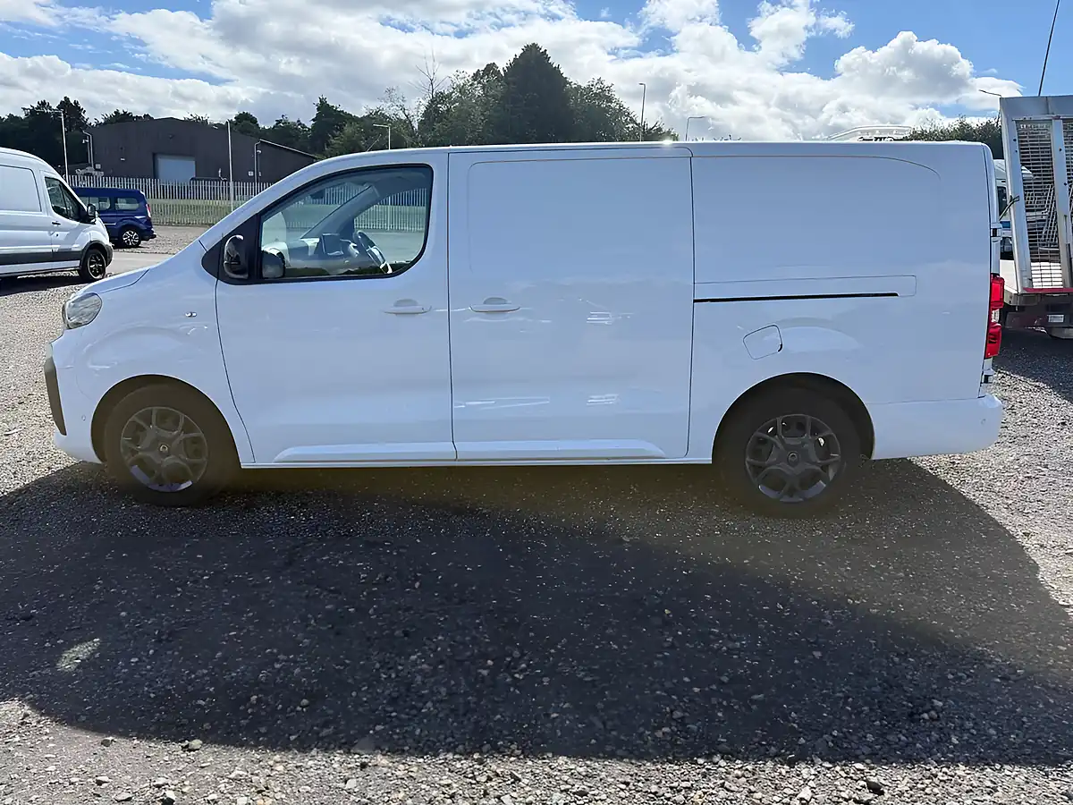 Used 2024 Citroen Dispatch Driver Xl White - Interior and Exterior details 4