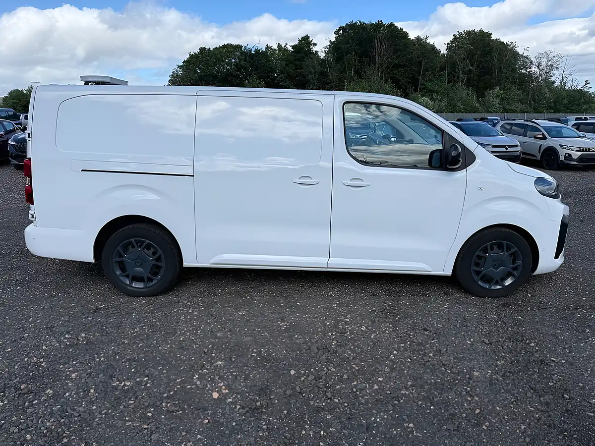 Used 2024 Citroen Dispatch Driver Xl White - Interior and Exterior details 8
