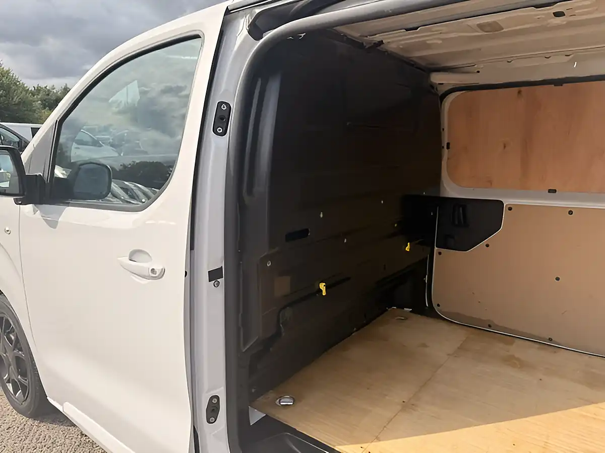 Used 2024 Citroen Dispatch Driver Xl White - Interior and Exterior details 10