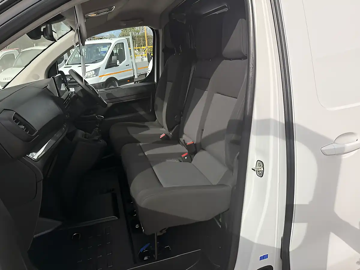 Used 2024 Citroen Dispatch Driver Xl White - Interior and Exterior details 12