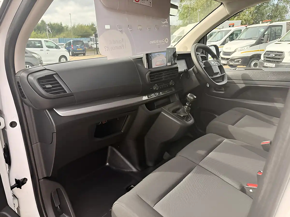 Used 2024 Citroen Dispatch Driver Xl White - Interior and Exterior details 13