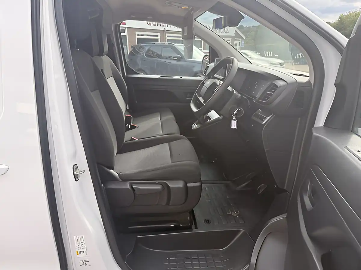 Used 2024 Citroen Dispatch Driver Xl White - Interior and Exterior details 14