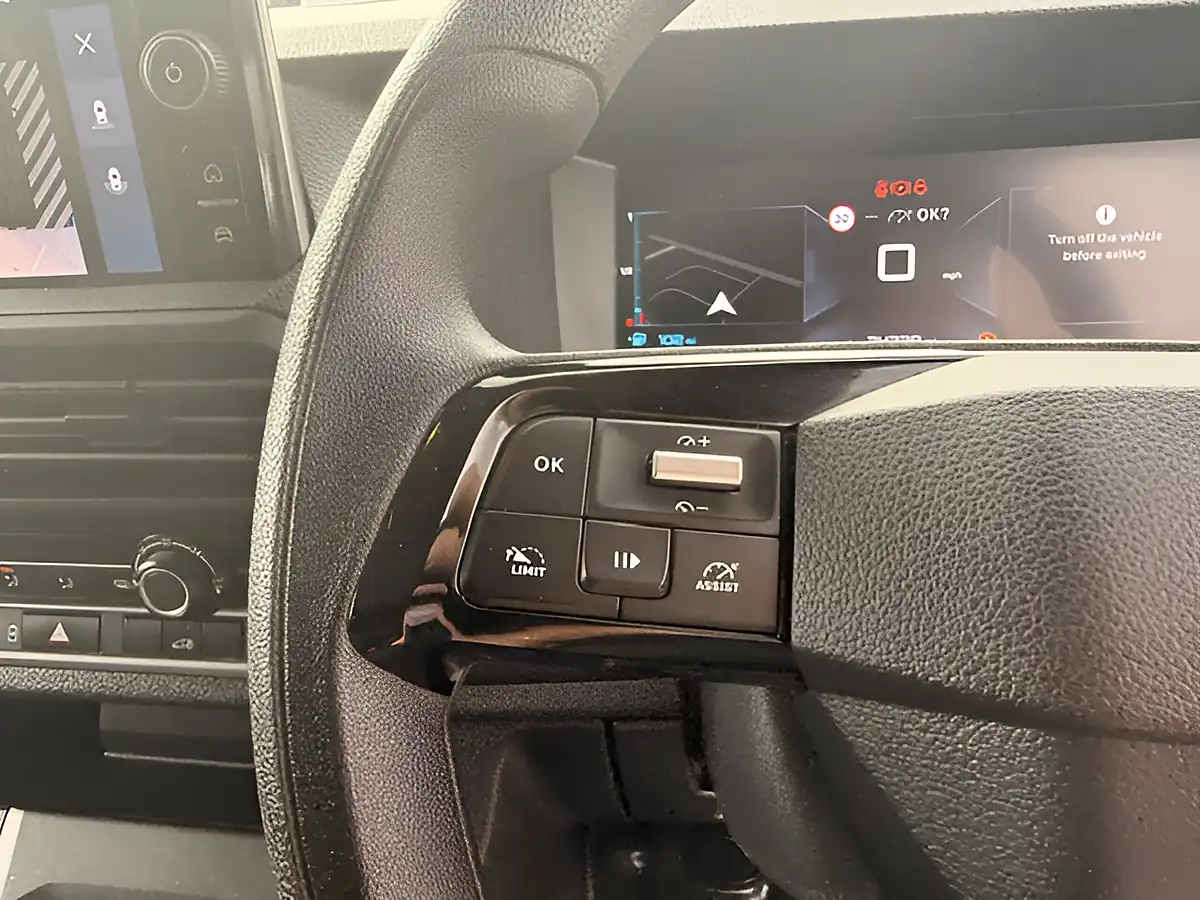 Used 2024 Citroen Dispatch Driver Xl White - Interior and Exterior details 17