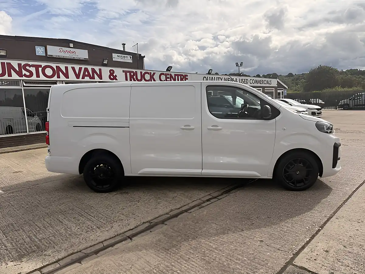 Used 2024 Citroen Dispatch Driver Xl White - Interior and Exterior details 2