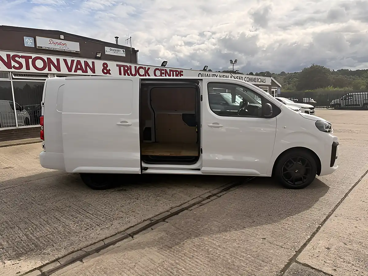 Used 2024 Citroen Dispatch Driver Xl White - Interior and Exterior details 3