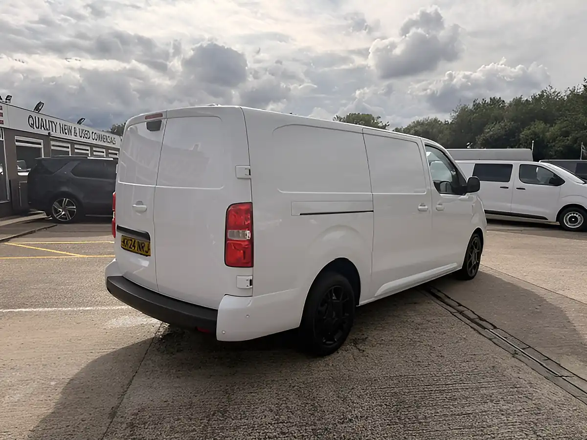 Used 2024 Citroen Dispatch Driver Xl White - Interior and Exterior details 4