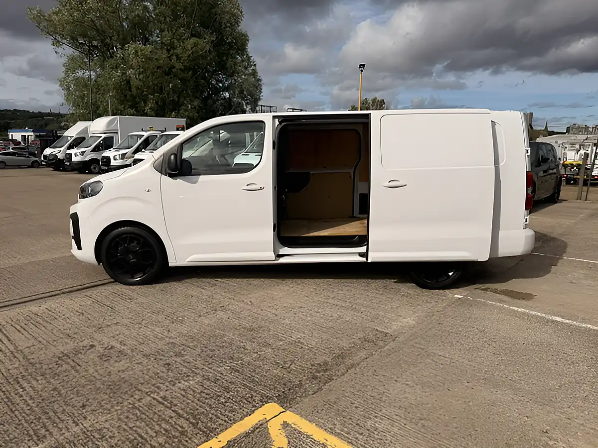 Used 2024 Citroen Dispatch Driver Xl White - Interior and Exterior details 9