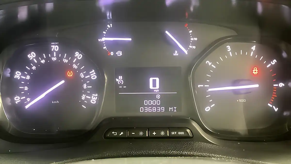 Used 2024 Citroen Dispatch Enterprise Edition M White - Interior and Exterior details 10