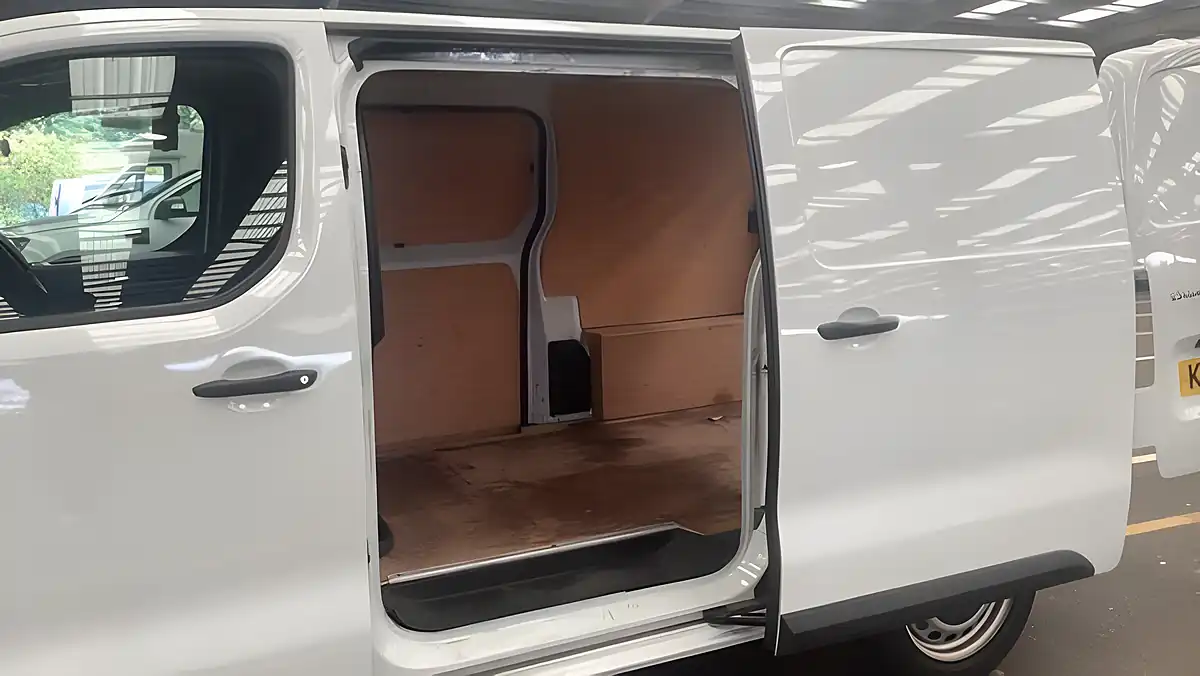 Used 2024 Citroen Dispatch Enterprise Edition M White - Interior and Exterior details 8