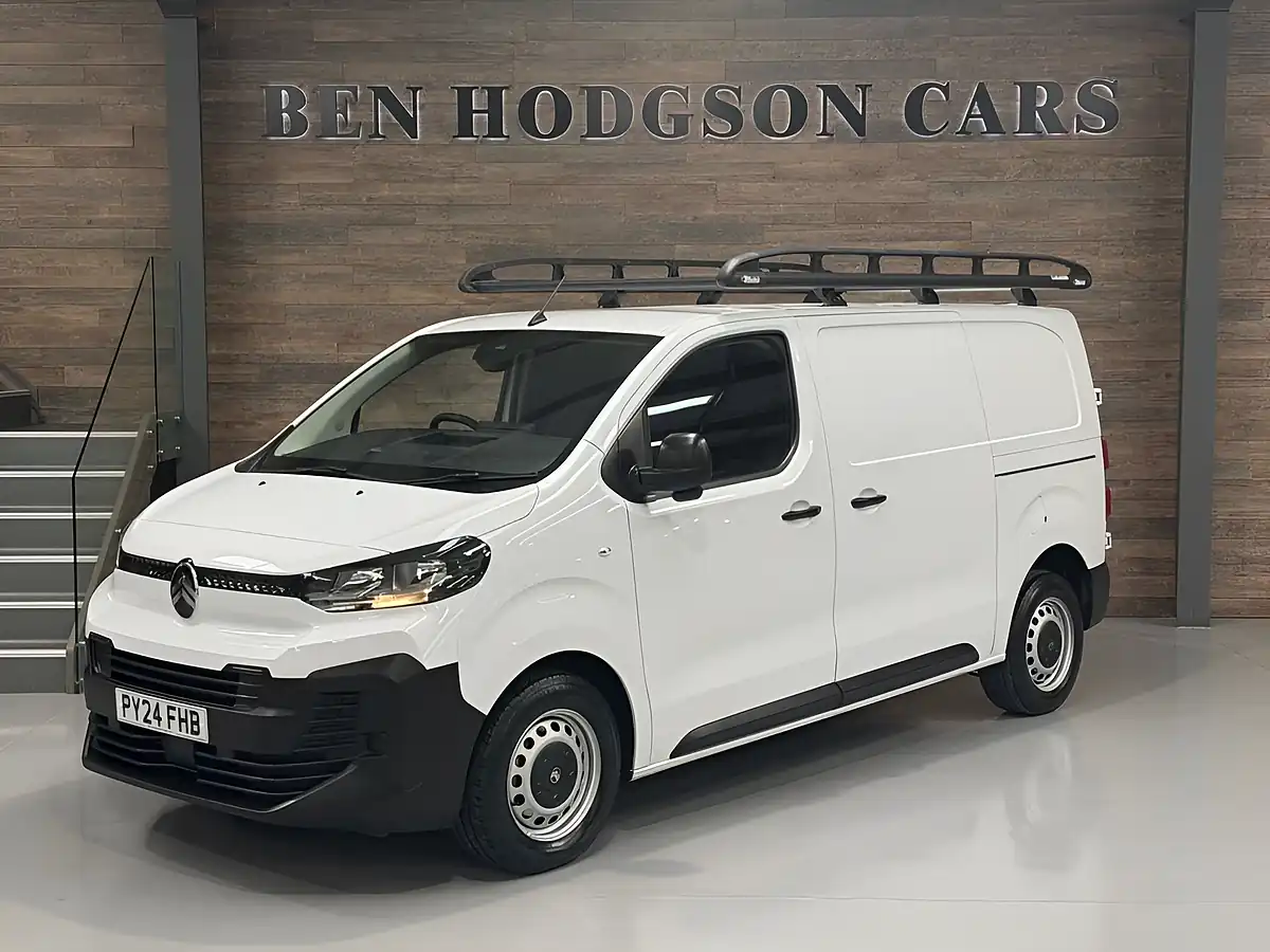 Used 2024 Citroen Dispatch Enterprise M White - Front View