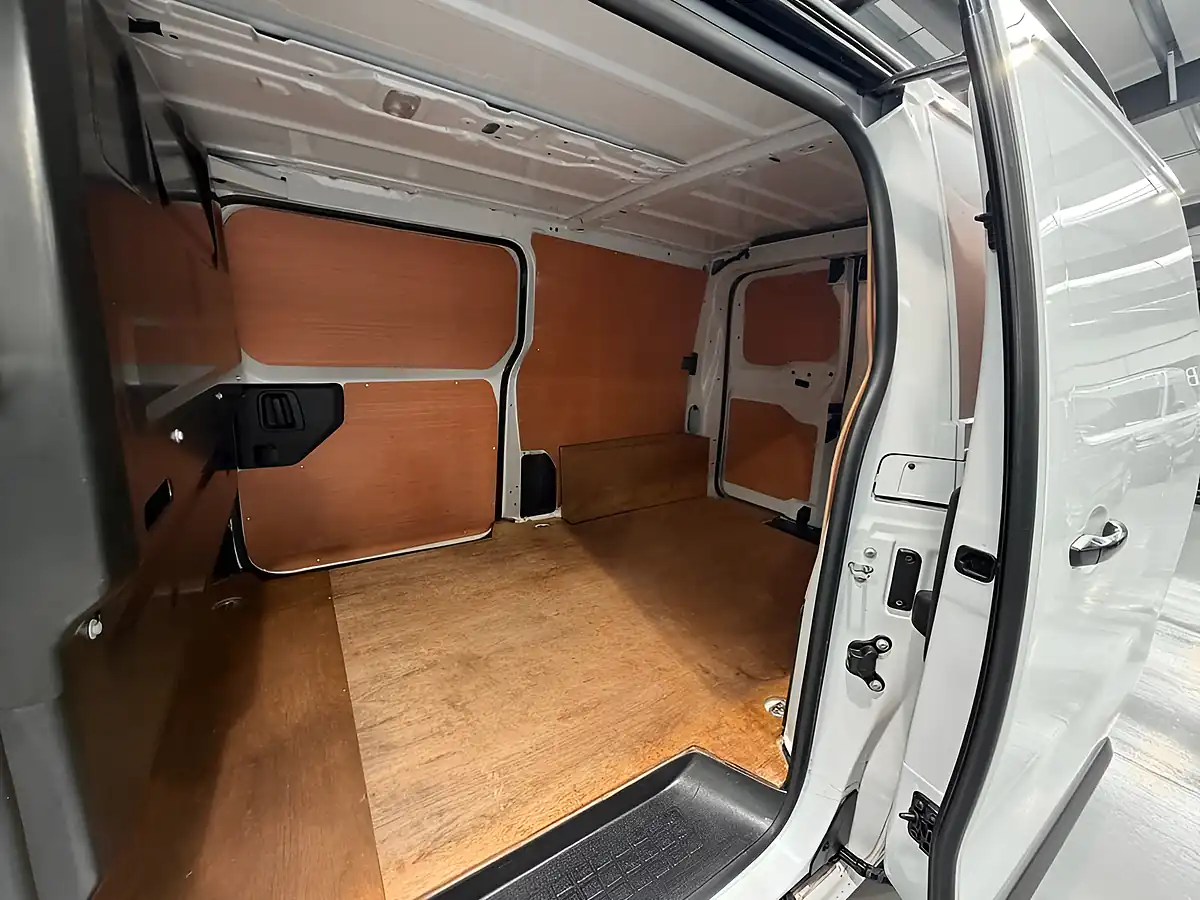Used 2024 Citroen Dispatch Enterprise M White - Interior and Exterior details 15