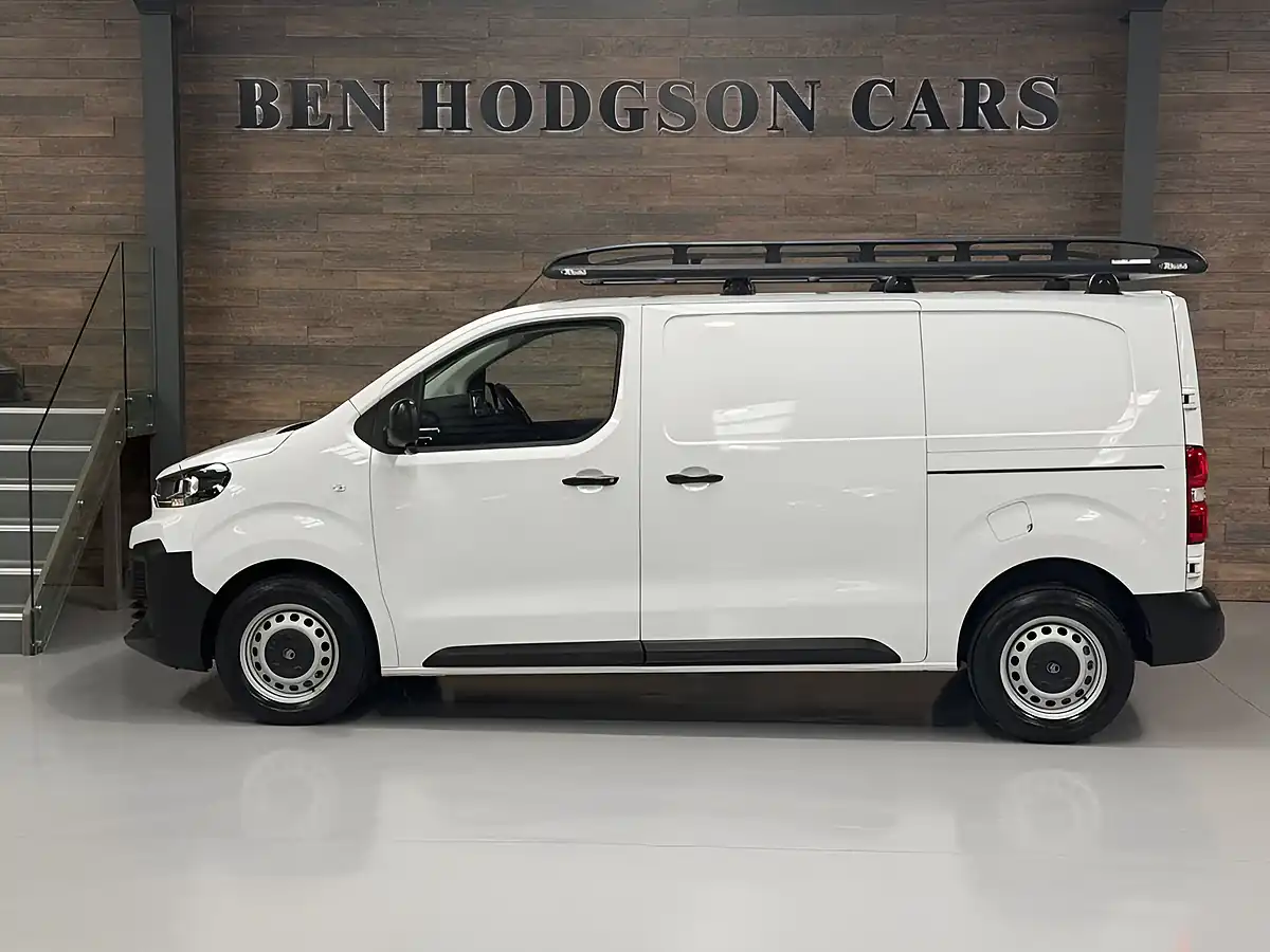 Used 2024 Citroen Dispatch Enterprise M White - Interior and Exterior details 6