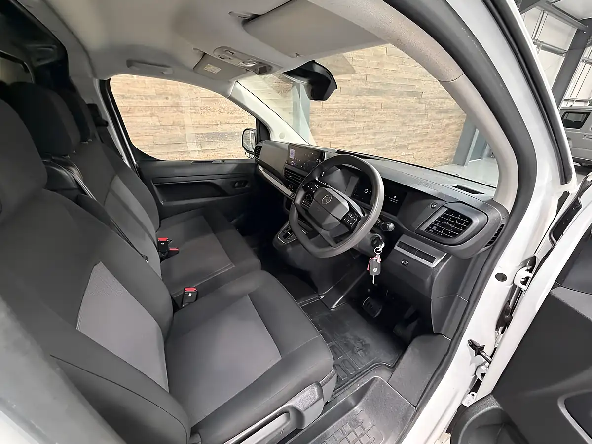 Used 2024 Citroen Dispatch Enterprise M White - Interior and Exterior details 7