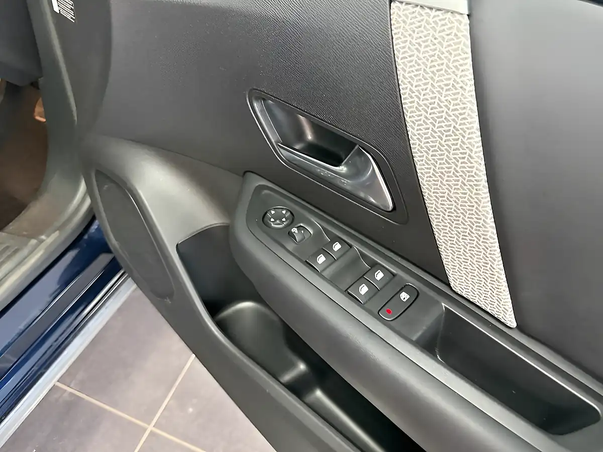 Used 2024 Citroen E-C4 X Max Blue - Interior and Exterior details 15