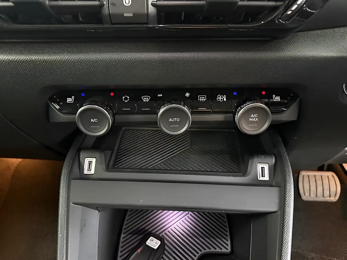 Used 2024 Citroen E-C4 X Max Blue - Interior and Exterior details 19