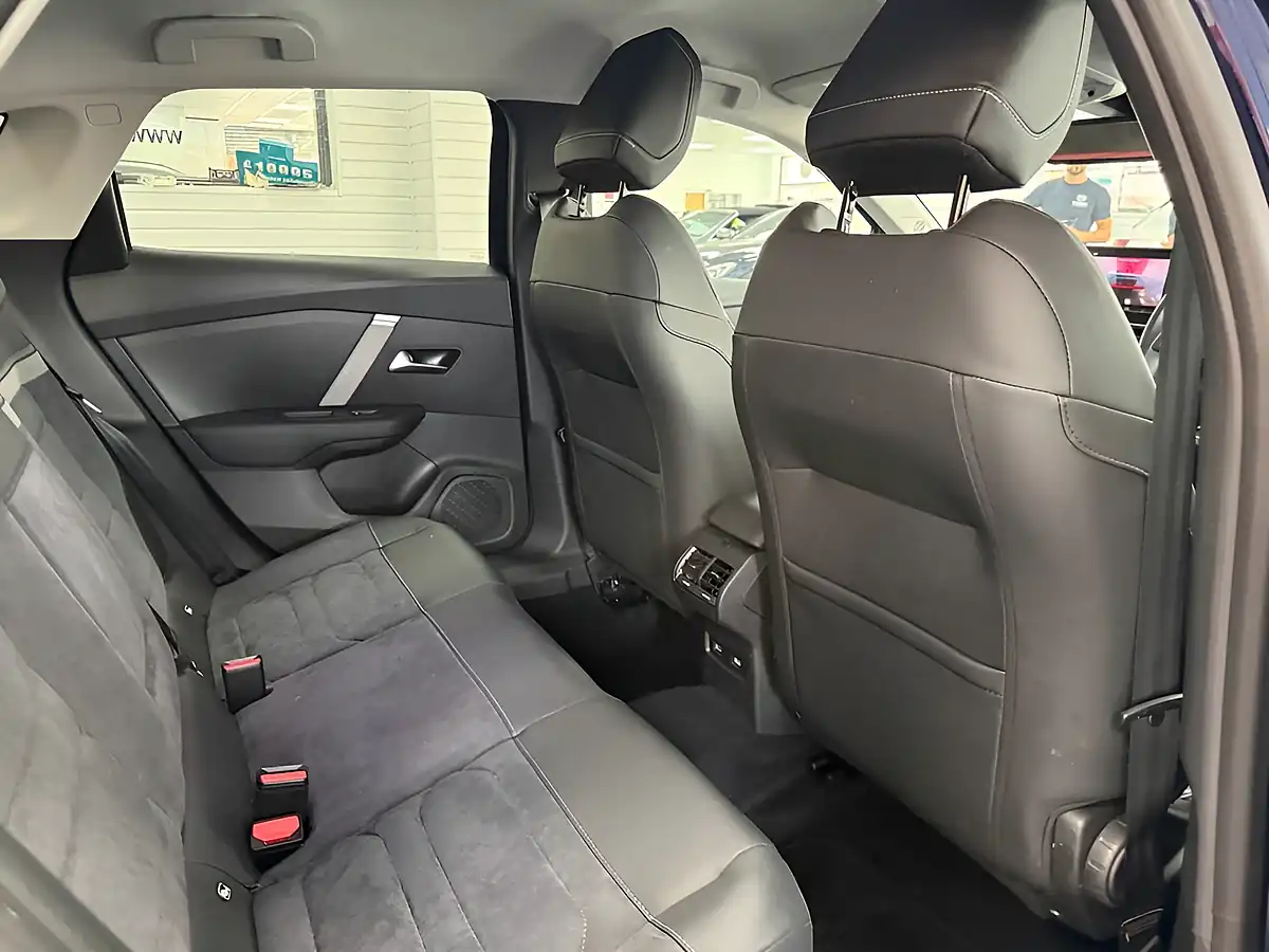 Used 2024 Citroen E-C4 X Max Blue - Interior and Exterior details 4