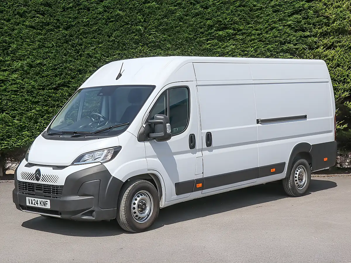 Used 2024 Citroen Relay 35 Enterprise Icy White - Front View