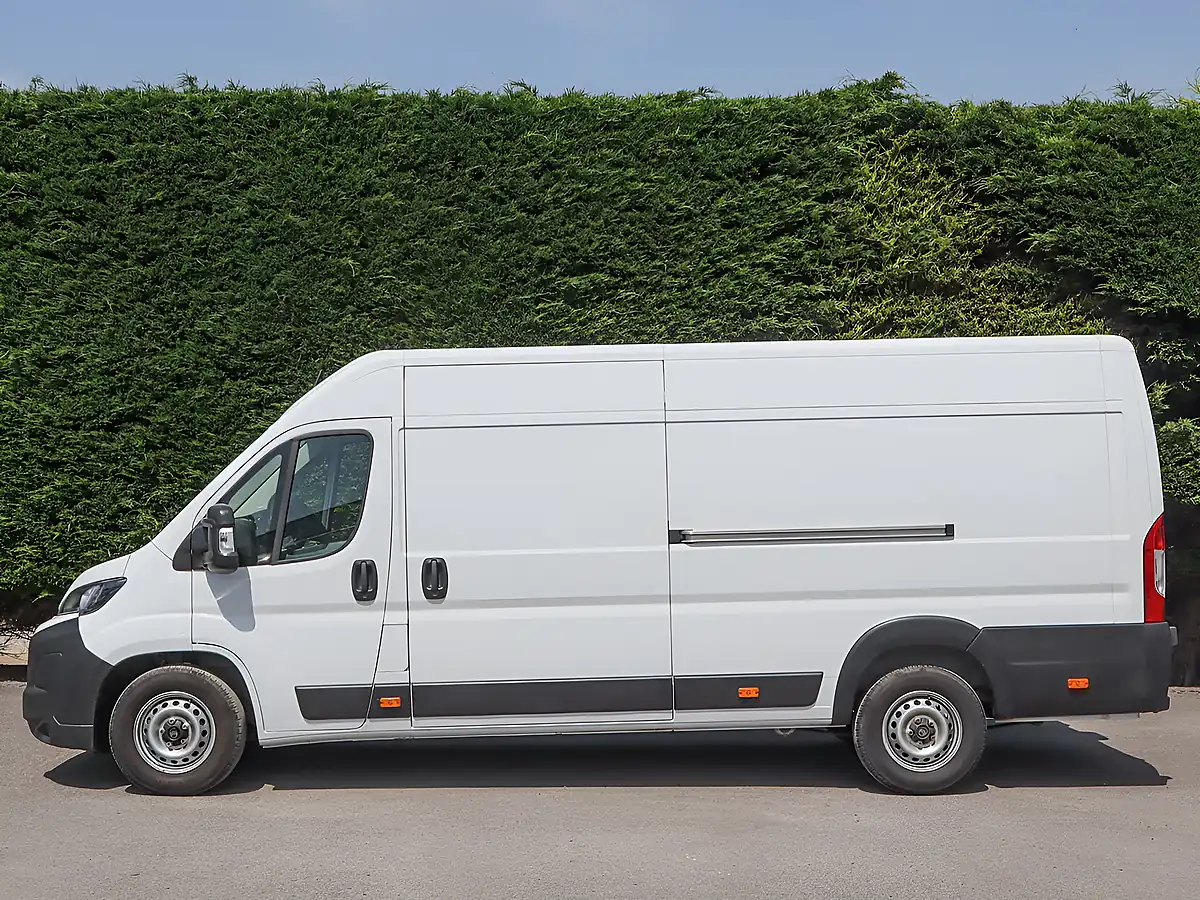 Used 2024 Citroen Relay 35 Enterprise Icy White - Interior and Exterior details 5