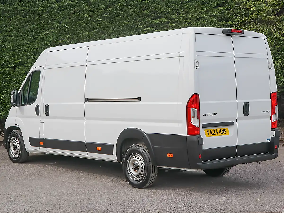 Used 2024 Citroen Relay 35 Enterprise White - Interior and Exterior details 10