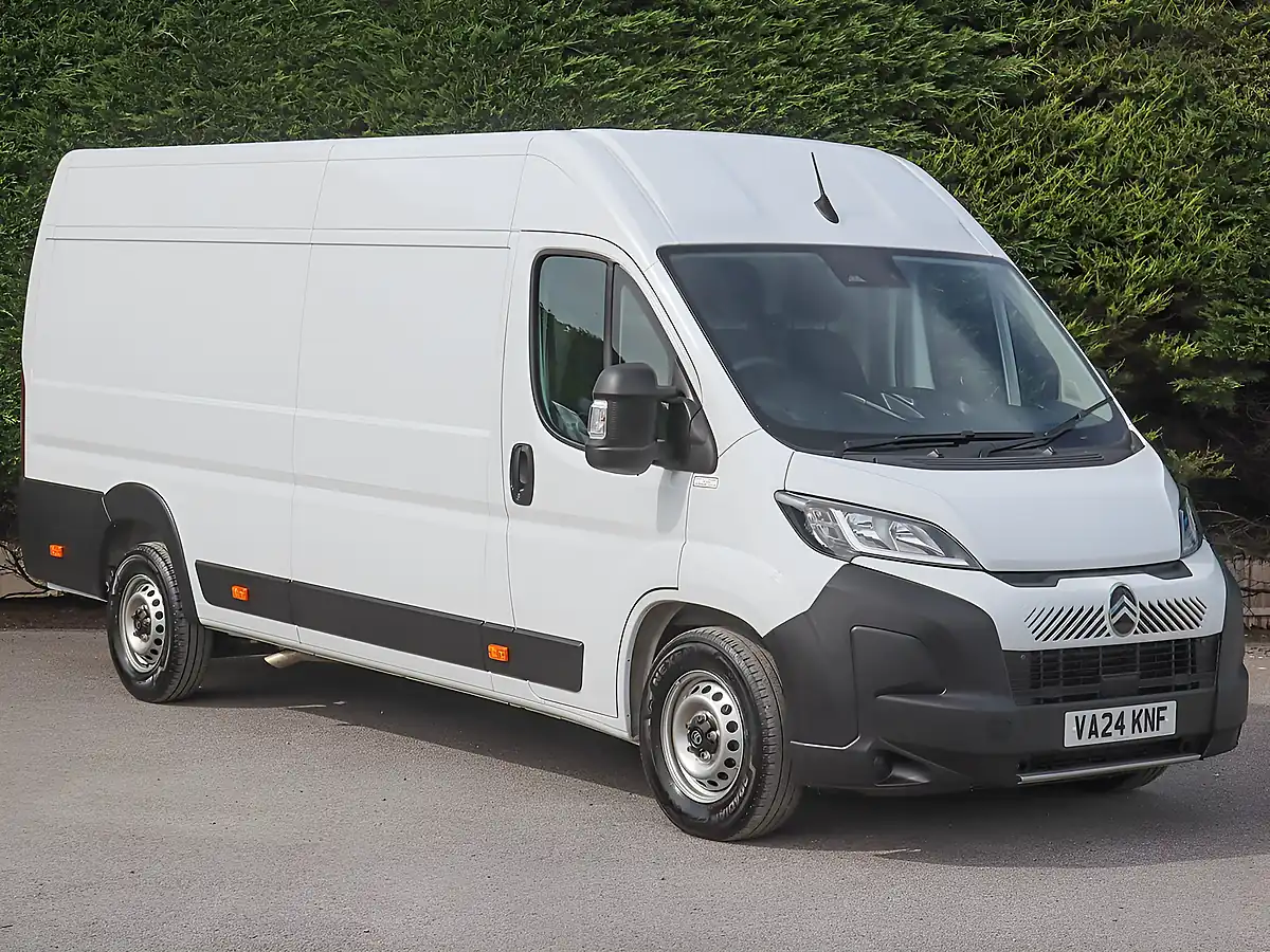 Used 2024 Citroen Relay 35 Enterprise White - Interior and Exterior details 4