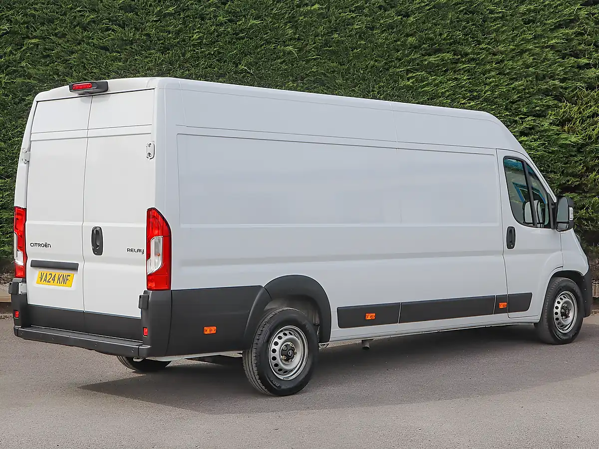 Used 2024 Citroen Relay 35 Enterprise White - Interior and Exterior details 6