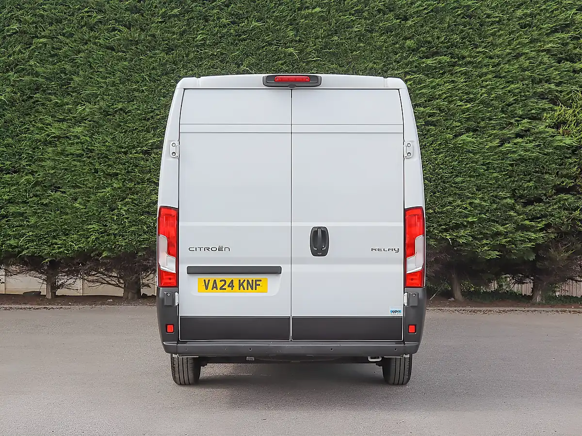 Used 2024 Citroen Relay 35 Enterprise White - Interior and Exterior details 7