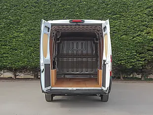 Used 2024 Citroen Relay 35 Enterprise White - Interior and Exterior details 8