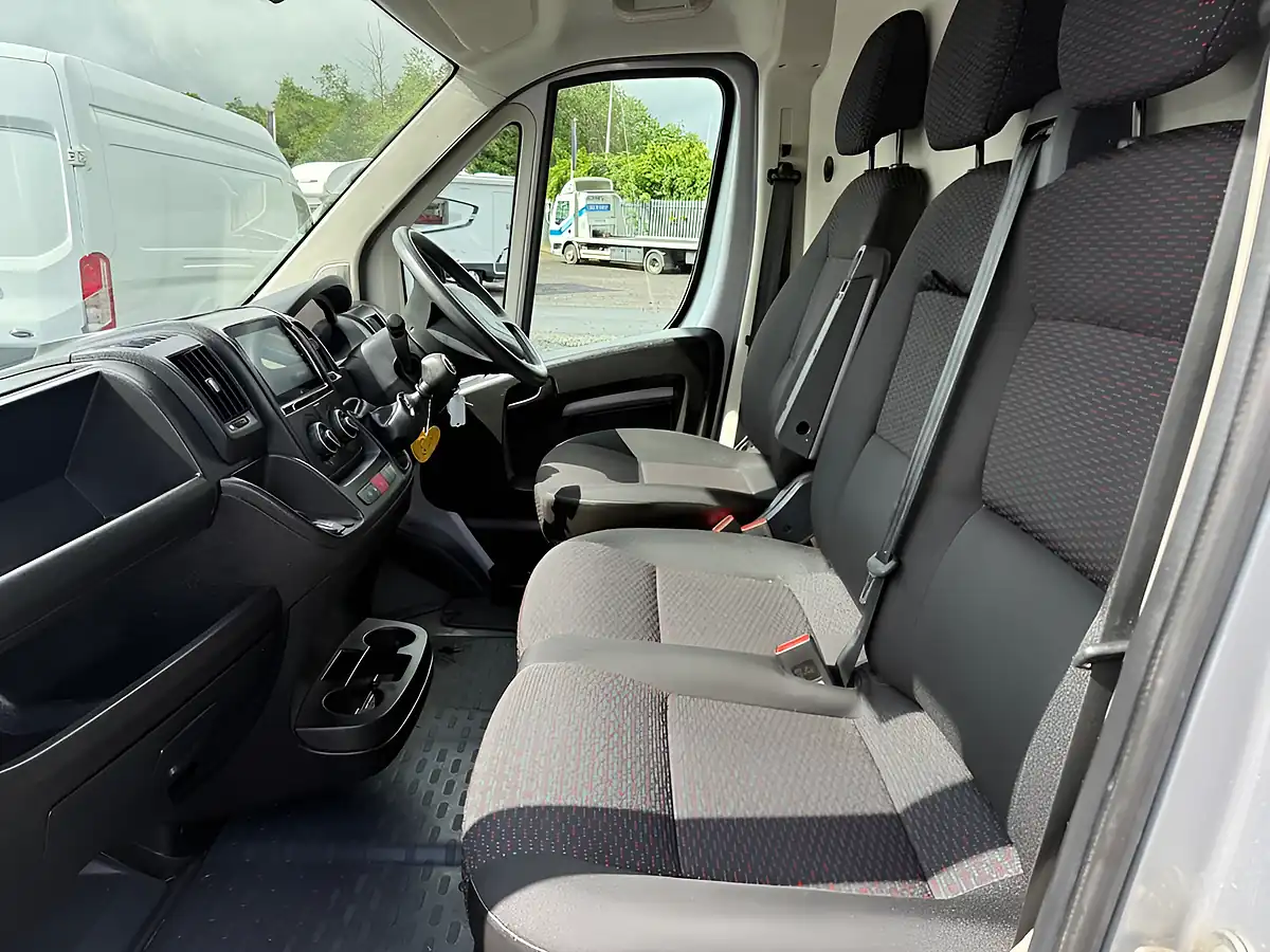 Used 2024 Citroen Relay Enterprise Edition Grey - Interior and Exterior details 10