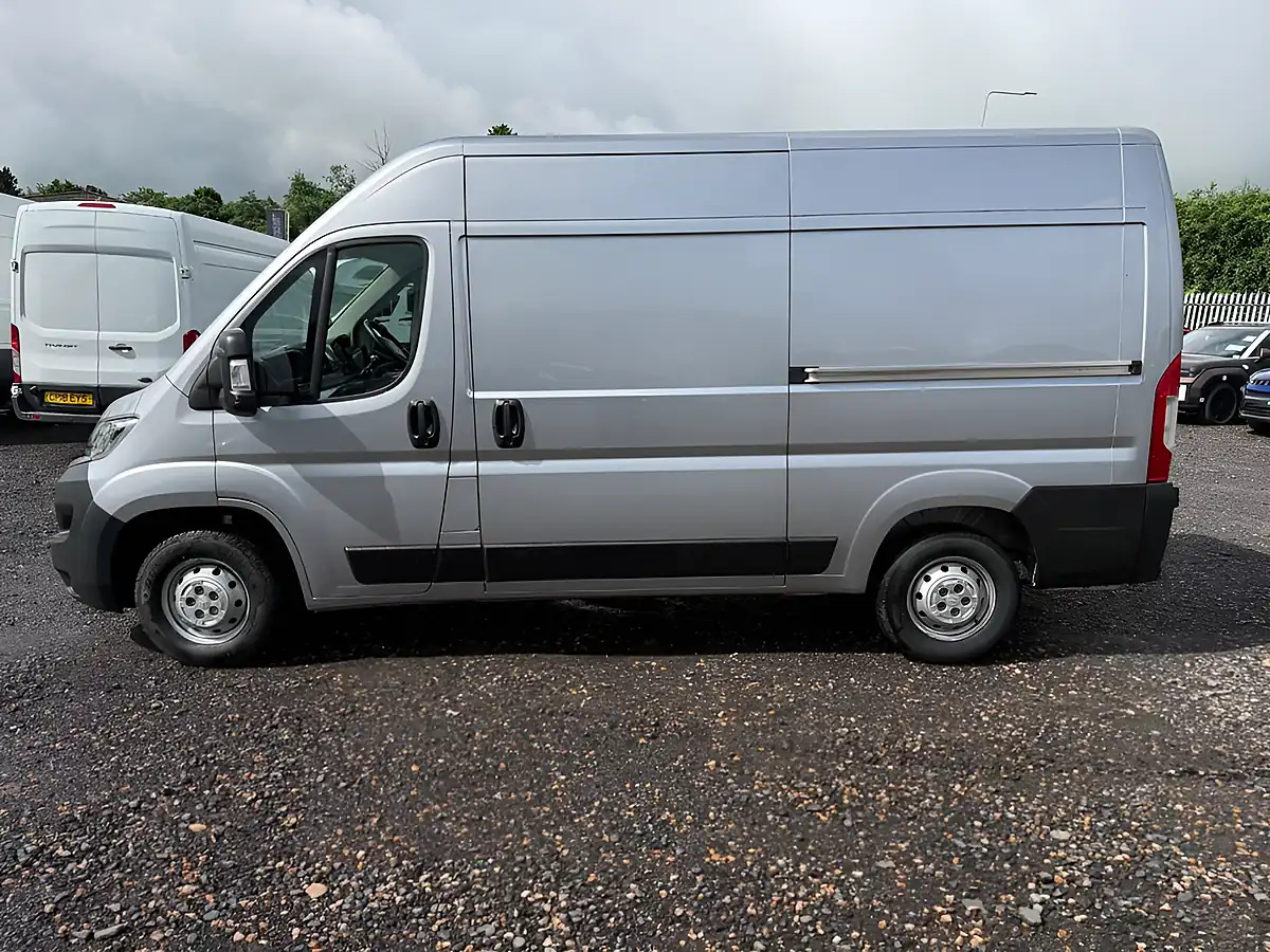 Used 2024 Citroen Relay Enterprise Edition Grey - Interior and Exterior details 4
