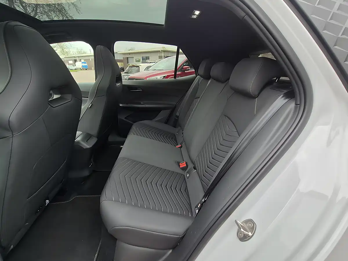 Used 2024 Cupra Born E-Boost V2 Glacial White - Interior and Exterior details 11