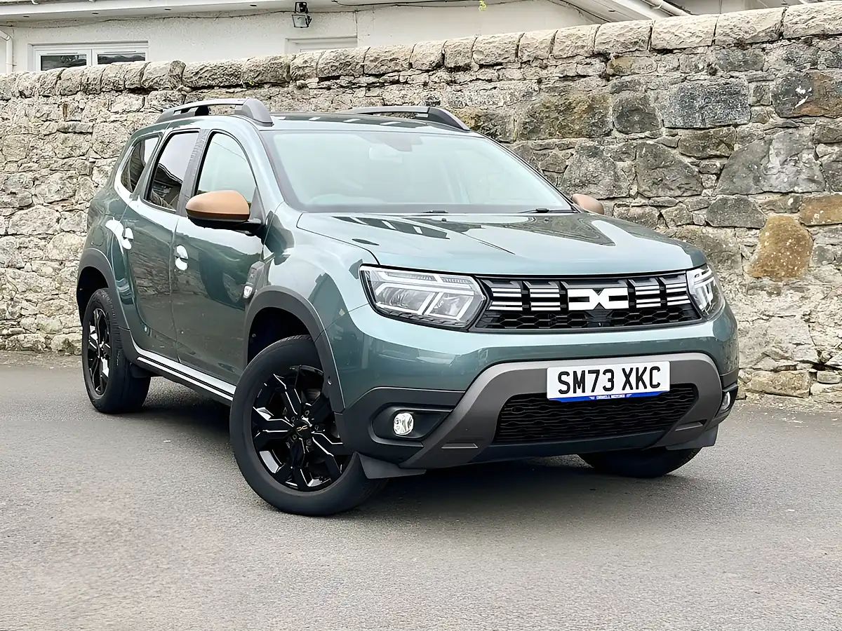 Used 2024 Dacia Duster Extreme Green - Front View