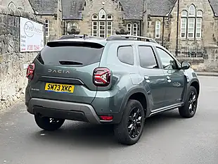 Used 2024 Dacia Duster Extreme Green - Interior and Exterior details 10