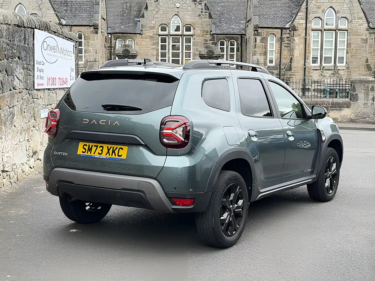 Used 2024 Dacia Duster Extreme Green - Interior and Exterior details 10