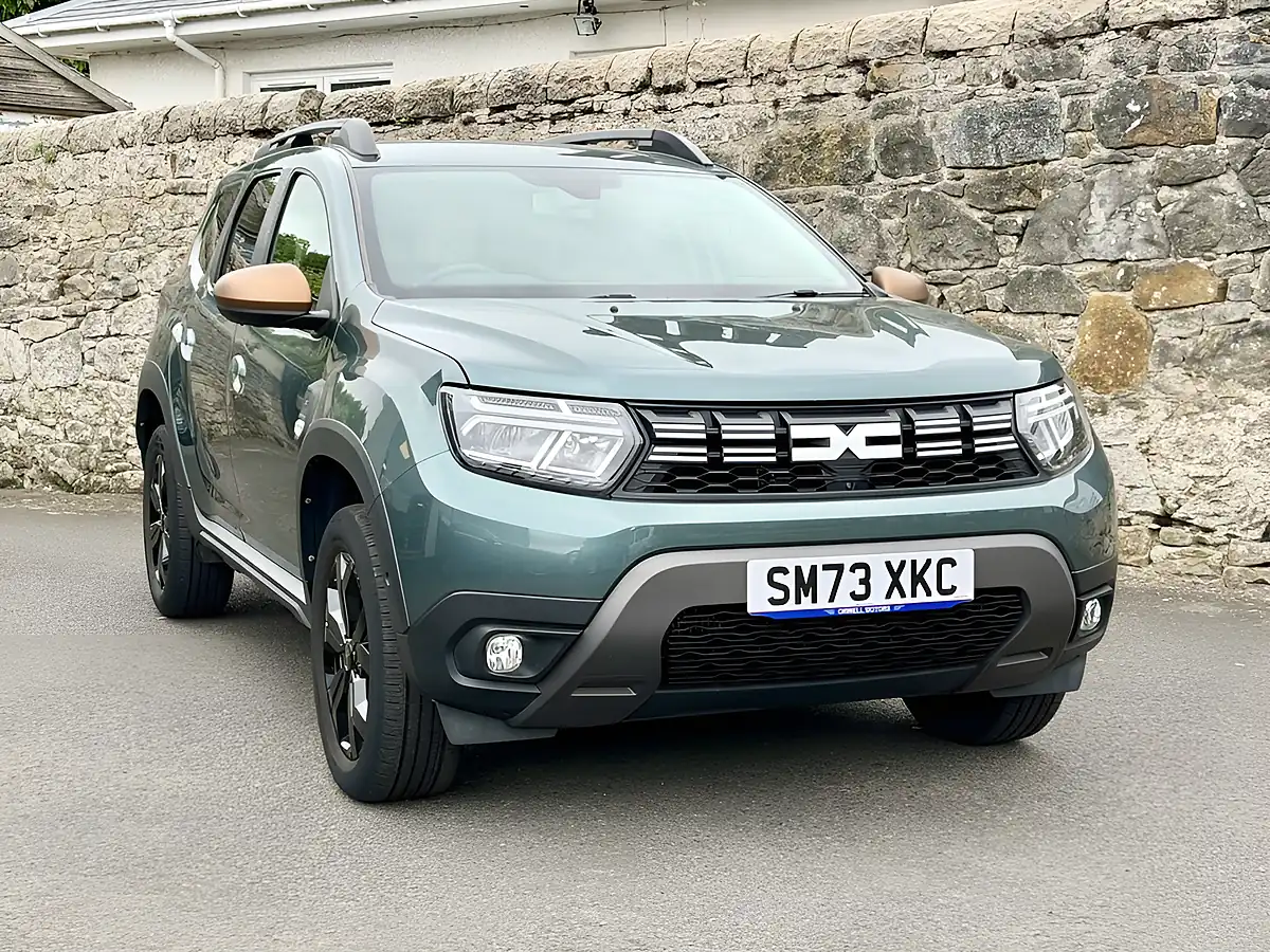 Used 2024 Dacia Duster Extreme Green - Interior and Exterior details 11