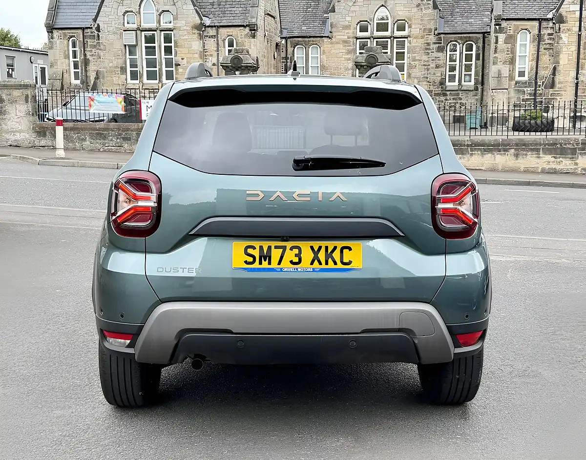 Used 2024 Dacia Duster Extreme Green - Interior and Exterior details 14
