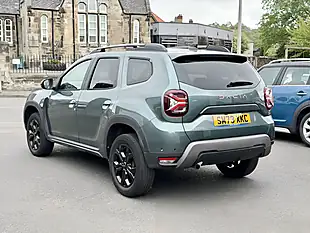 Used 2024 Dacia Duster Extreme Green - Interior and Exterior details 15