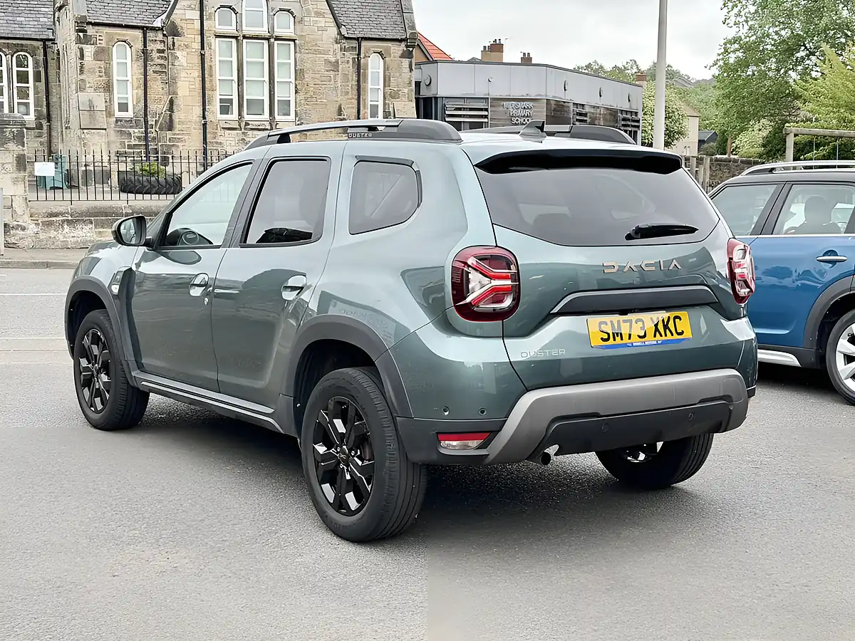 Used 2024 Dacia Duster Extreme Green - Interior and Exterior details 15