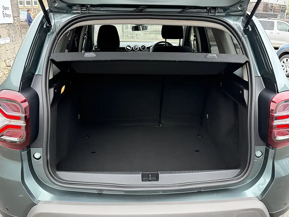 Used 2024 Dacia Duster Extreme Green - Interior and Exterior details 18