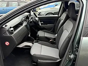 Used 2024 Dacia Duster Extreme Green - Interior and Exterior details 19
